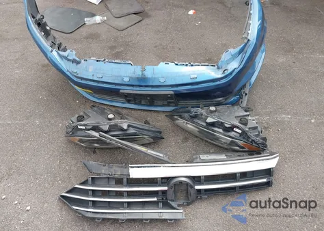 2019 Volkswagen Jetta 1.4T R-Line/1.4T S/1.4T Se z USA, uszkodzony, nr VIN 3VWC57BU3KM124266